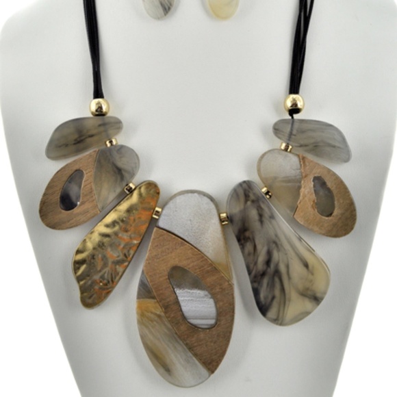 Cellulose Graduating Multi-Strand Necklace Set - Picture 1 of 1